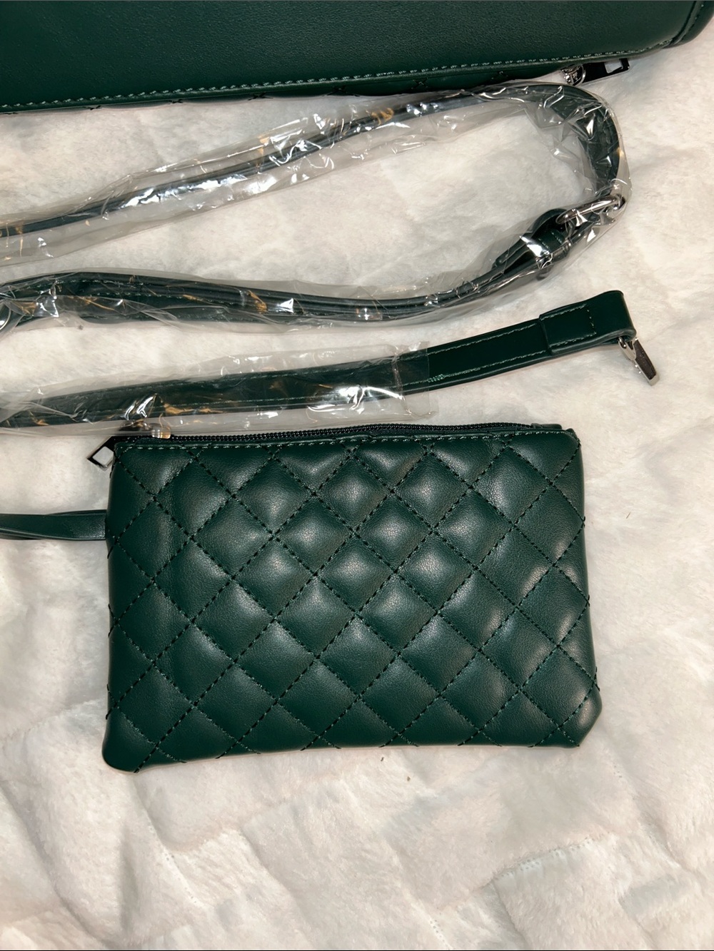 Packuum Green 3 in 1 Work or Travel Tote Bag with Wristlet - Picture 13 of 14